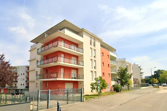  "UXCO STUDENT EINSTEIN". 6,1 %