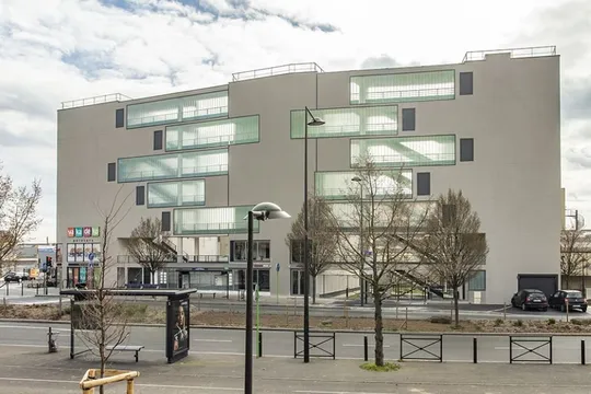 "CAMPUS LENA", 4,7 %