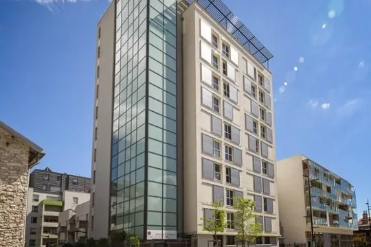 "CARRÉ DES HALLES". 6,4 %