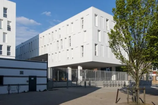 "LA MAISON BLANCHE". 5,3 %