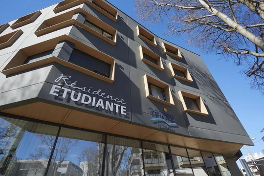 "NANTERRE CAMPUS". 6,8 %